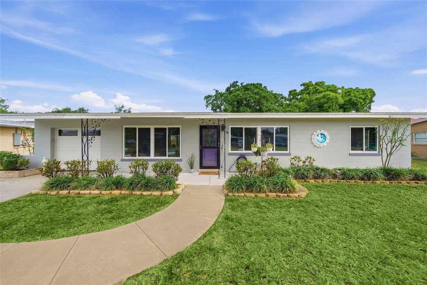 This charming 3-bedroom Seminole home is truly move-in ready and - Beach Home for sale in Seminole, Florida on Beachhouse.com