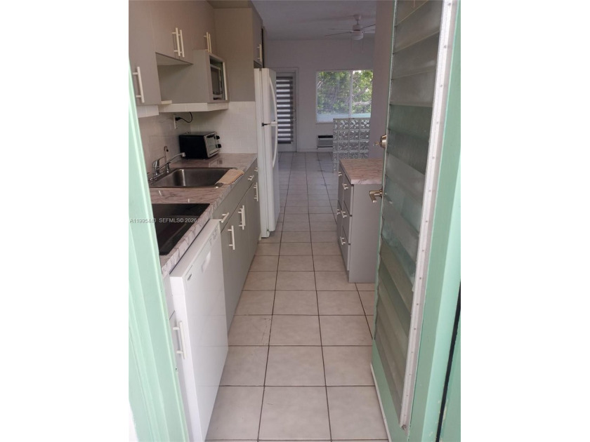 Great studio located across the street from the beach - Beach Other for sale in Miami Beach, Florida on Beachhouse.com
