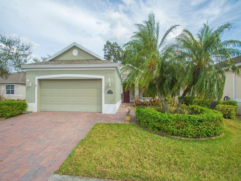 Beautifully maintained concrete block 3BR/2BA home with a paver - Beach Home for sale in Vero Beach, Florida on Beachhouse.com