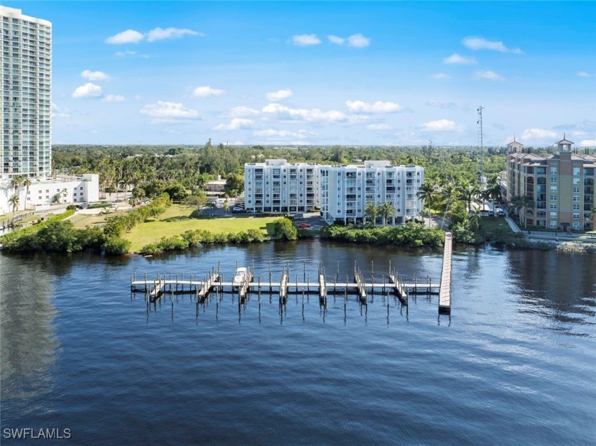 Welcome to this beautiful bright 2-bedroom, 2-bath condo in the - Beach Condo for sale in Fort Myers, Florida on Beachhouse.com