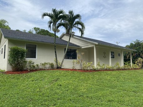 Cozy 4/2 with a 1/2 bath and a bonus room that could be used as - Beach Home for sale in West Palm Beach, Florida on Beachhouse.com