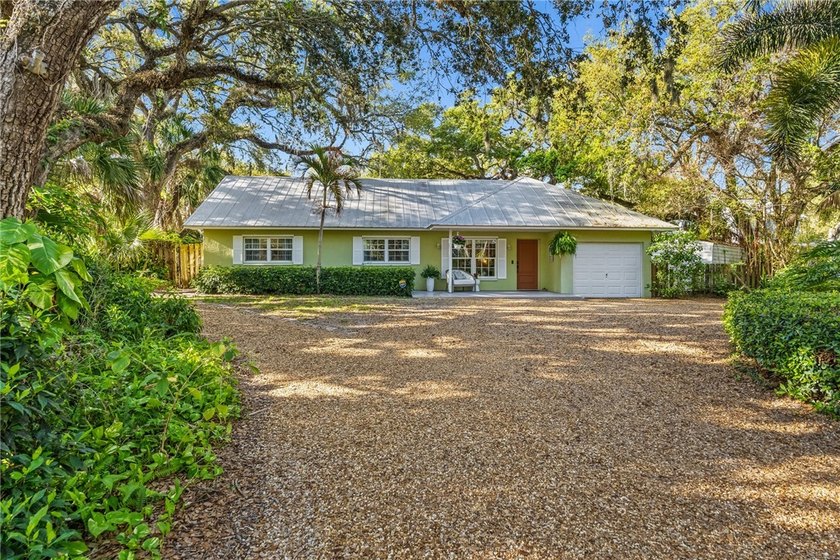 Rare 95x200 deep lot! Updated 3BR/2BA cottage-style home with - Beach Home for sale in Vero Beach, Florida on Beachhouse.com