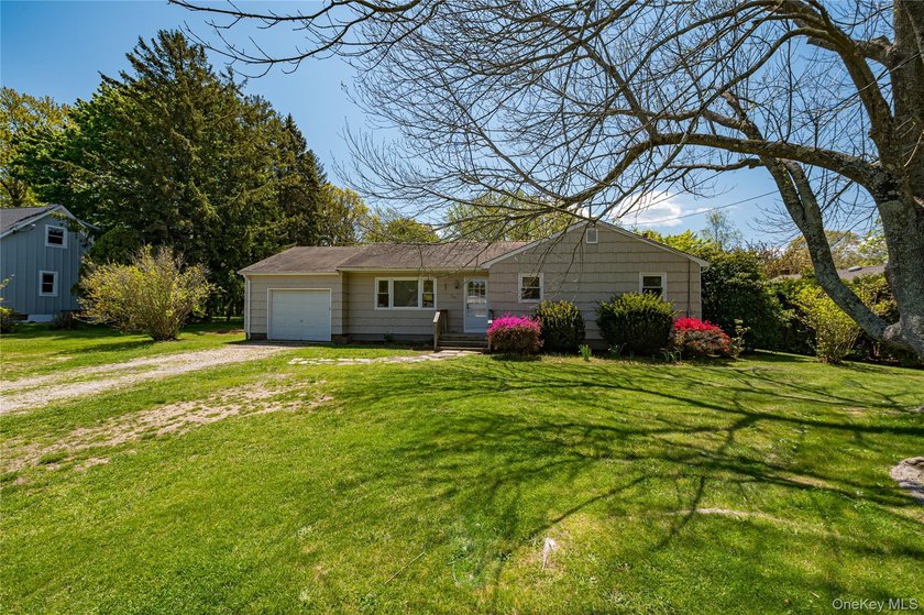 6200 New Suffolk Ave, Mattituck, NY 3 Bedrooms | 1.5 Baths | - Beach Home for sale in Mattituck, New York on Beachhouse.com