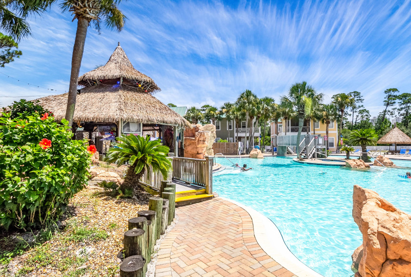 Vacation Oasis Resort Condo with Lush Pool & Tiki Bar for - Beach Vacation Rentals in Pensacola, Florida on Beachhouse.com