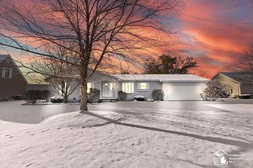 *HOME FOR THE HOLIDAYS!* This spacious ranch on almost an acre - Beach Home for sale in Monroe, Michigan on Beachhouse.com