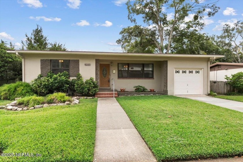 You will FALL for this cutie 2BR/1BA Bungalow in the Heart of - Beach Home for sale in Jacksonville, Florida on Beachhouse.com