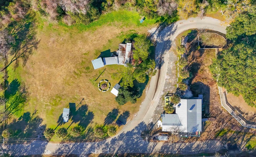 Turn-key waterfront restaurant opportunity on Lake Jackson. This - Beach Commercial for sale in Tallahassee, Florida on Beachhouse.com