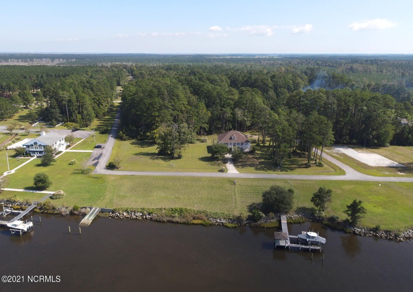 Great building lot with views and waterfront on Core Creek - Beach Lot for sale in Beaufort, North Carolina on Beachhouse.com