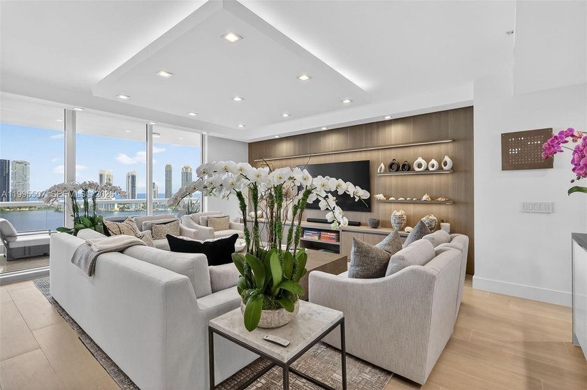 SPECTACULAR VIEWS FROM THIS LUXURIOUS BELLA MARE WILLIAMS ISLAND - Beach Condo for sale in Aventura, Florida on Beachhouse.com