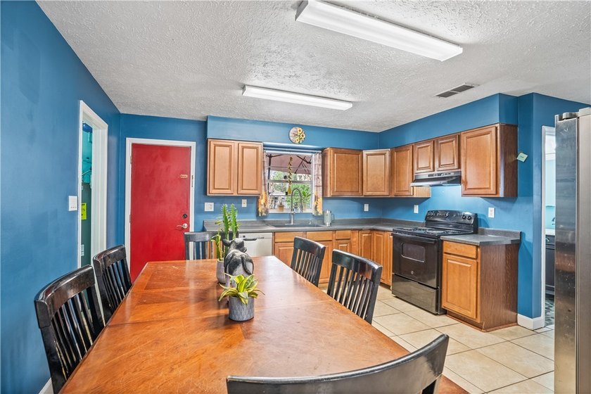 Ditch the landlord for this West Vero gem! Perfect for a couple - Beach Home for sale in Vero Beach, Florida on Beachhouse.com