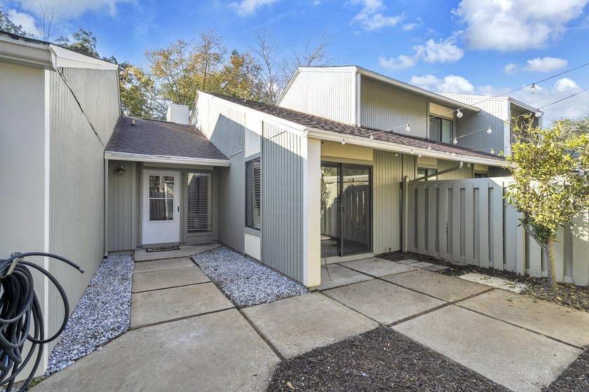**Private END-UNIT TOWNHOME in Royal Oak Village - BLUEWATER - Beach Townhome/Townhouse for sale in Niceville, Florida on Beachhouse.com