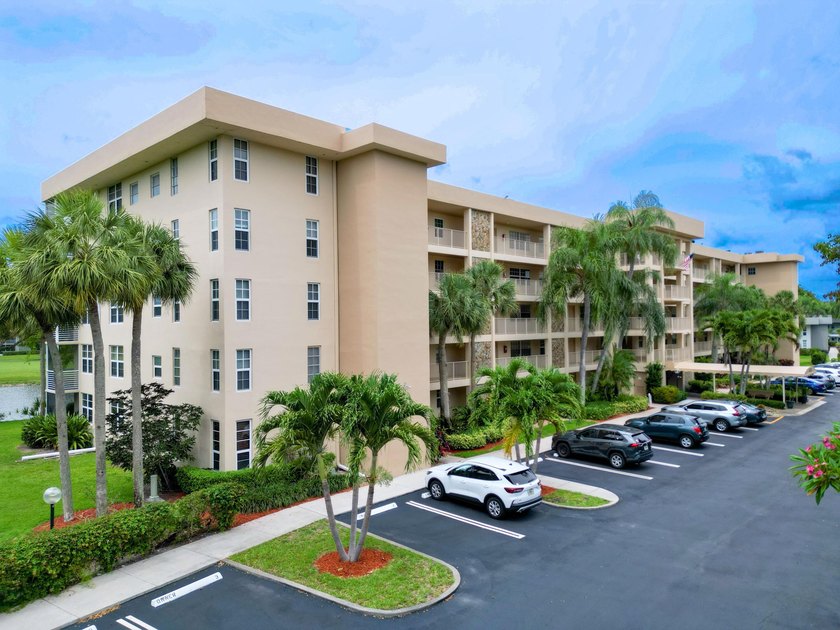 LIVE WHERE YOU PLAY~Beautiful 2/2 condo is your perfect retreat - Beach Condo for sale in Pompano Beach, Florida on Beachhouse.com