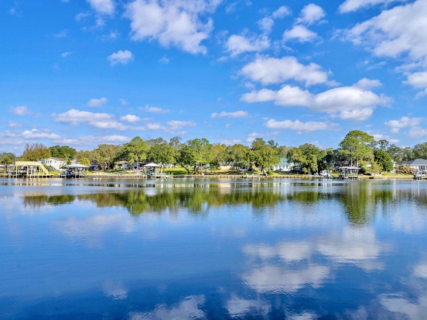 Waterfront property with nearly 6,000 sq. ft. of living space in - Beach Home for sale in Fort Walton Beach, Florida on Beachhouse.com