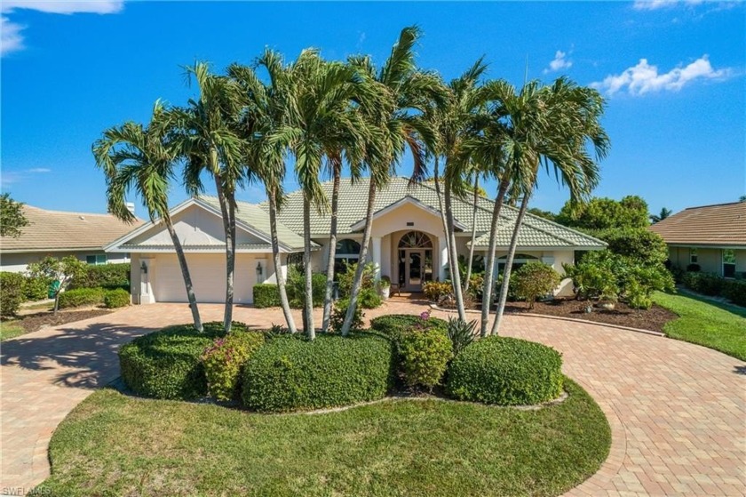 Looking for a meticulously maintained custom built pool home on - Beach Home for sale in Naples, Florida on Beachhouse.com