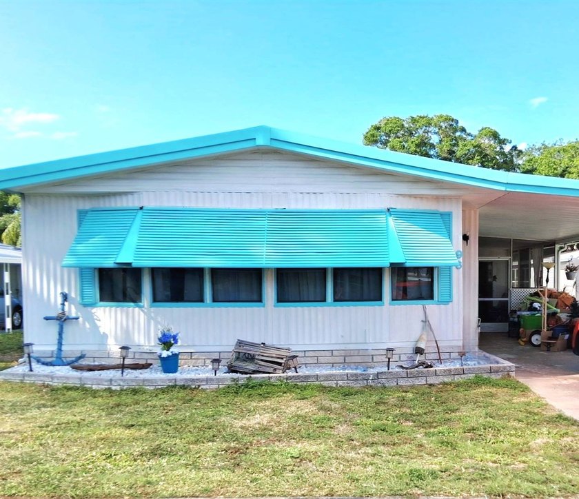 Beautiful 2 bedroom and 2 full bathroom custom 1985 doublewide - Beach Home for sale in Largo, Florida on Beachhouse.com