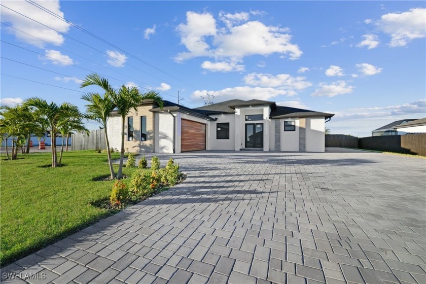 WELCOME TO THIE BEAUTIFUL HOME located in Cape Coral, perfect - Beach Home for sale in Cape Coral, Florida on Beachhouse.com