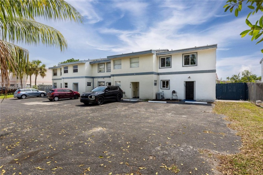 No Association, No Restrictions! Bring your FHA & VA Buyers! - Beach Townhome/Townhouse for sale in North Lauderdale, Florida on Beachhouse.com