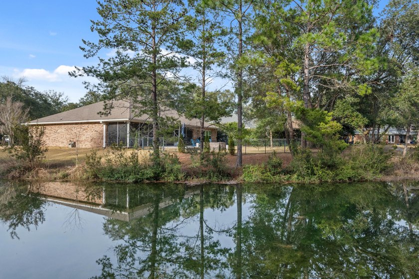 Located in Bluewater Bay in Niceville, Florida, this newer home - Beach Home for sale in Niceville, Florida on Beachhouse.com