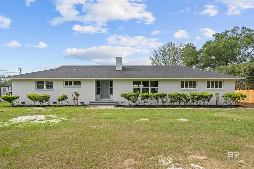This nicely updated property offers a convenient location less - Beach Home for sale in Foley, Alabama on Beachhouse.com