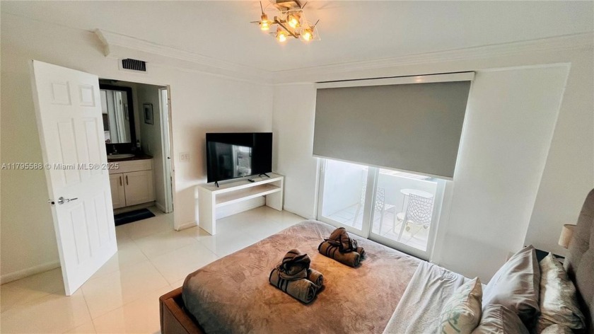 Breathtaking Top-Floor One-Bedroom Condo with Unmatched Views! - Beach Condo for sale in North Bay Village, Florida on Beachhouse.com
