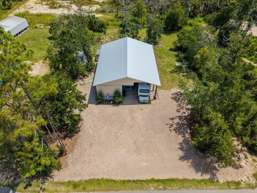 Discover your slice of paradise in beautiful Steinhatchee! This - Beach Home for sale in Steinhatchee, Florida on Beachhouse.com