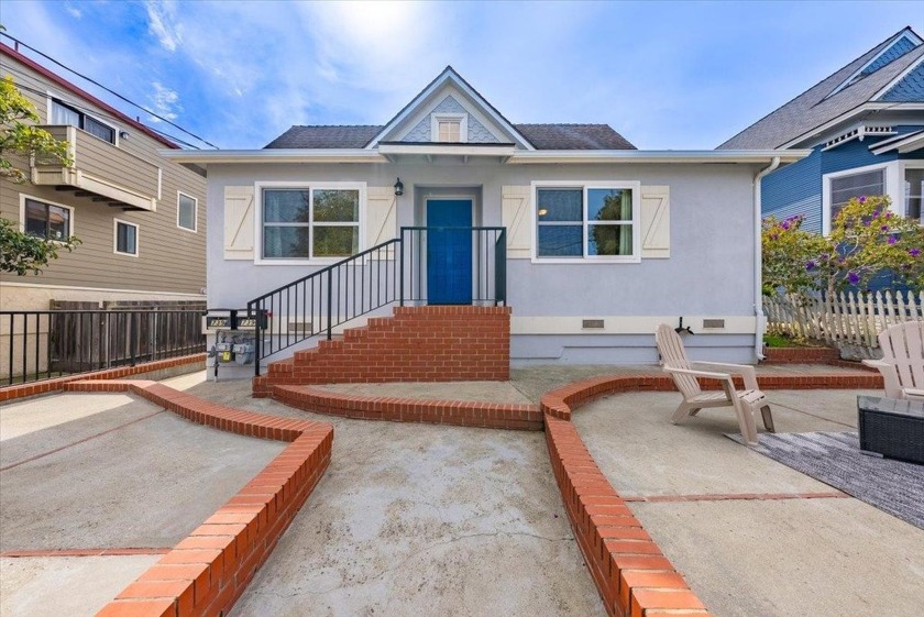 This unique property offers incredible flexibility and - Beach Home for sale in Monterey, California on Beachhouse.com