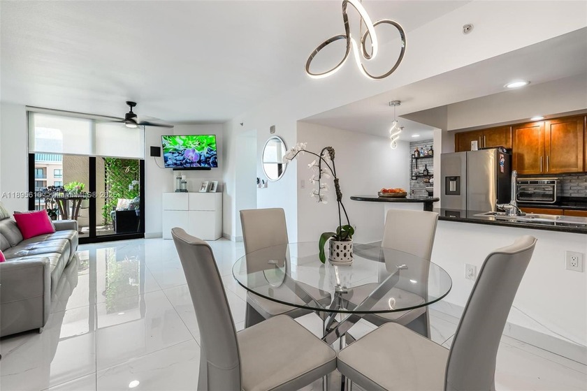 Amazing penthouse located in the heart of downtown Fort - Beach Condo for sale in Fort Lauderdale, Florida on Beachhouse.com