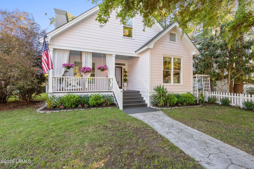 Spacious and versatile ~ this FIVE bedroom / 3 full bath - Beach Home for sale in Beaufort, South Carolina on Beachhouse.com