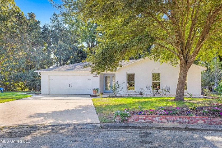 Walking Distance to Front Beach!Discover this beautiful - Beach Home for sale in Ocean Springs, Mississippi on Beachhouse.com