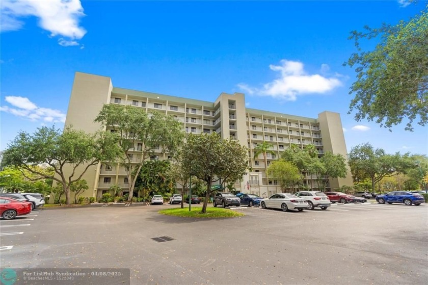 Welcome to this beautifully renovated 2/2 condo with model-style - Beach Condo for sale in Pompano Beach, Florida on Beachhouse.com