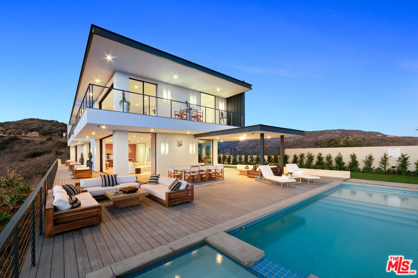 BRAND NEW Architectural masterpiece with ocean, coastline and - Beach Home for sale in Malibu, California on Beachhouse.com