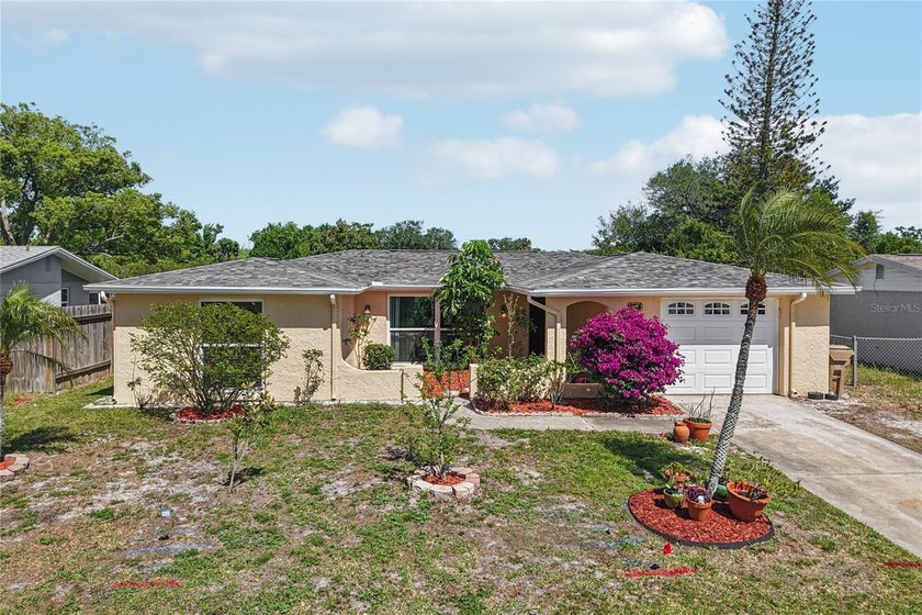 Under contract-accepting backup offers. Welcome to your new home - Beach Home for sale in Holiday, Florida on Beachhouse.com