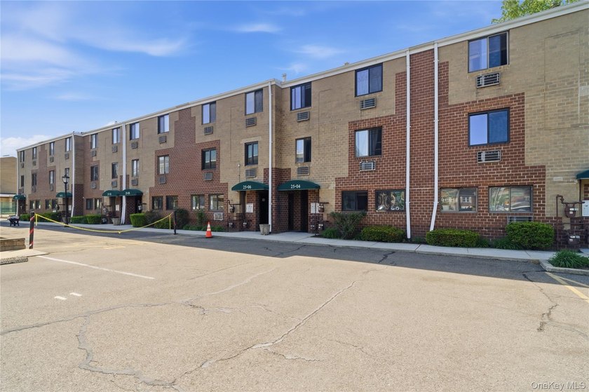 Contemporary Waterfront Condominium with Manhattan Views in - Beach Condo for sale in Flushing, New York on Beachhouse.com