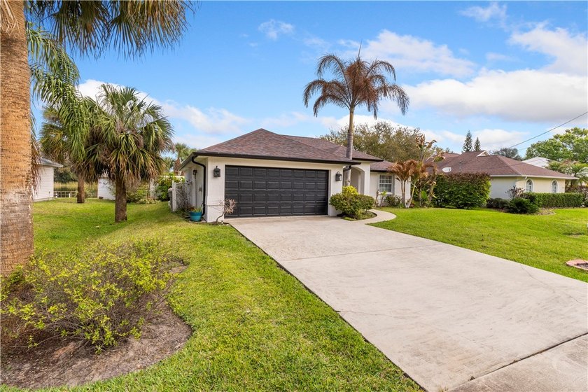 Relax and enjoy the beautiful Lakeview while sunning next to - Beach Home for sale in Vero Beach, Florida on Beachhouse.com