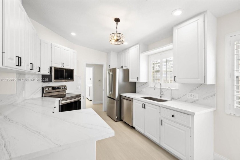 Welcome to this NEWLY UPDATED villa in the desirable Retreat at - Beach Home for sale in Hobe Sound, Florida on Beachhouse.com