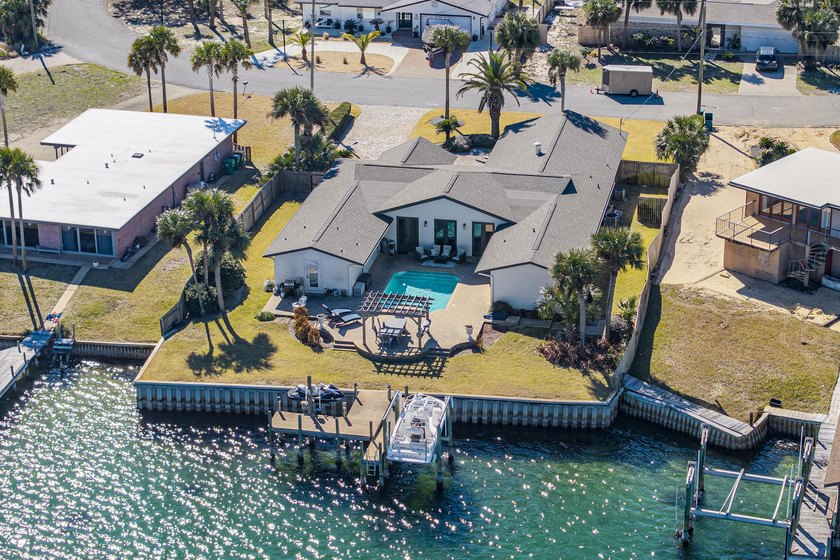 Stunning Newly Renovated Waterfront Coastal Retreat, Just - Beach Condo for sale in Fort Walton Beach, Florida on Beachhouse.com