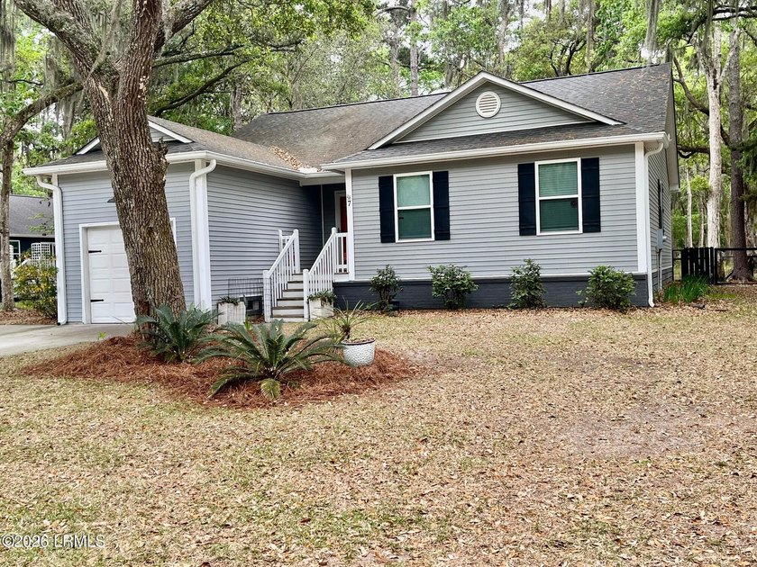 MOVE IN READY HOME IN POPULAR GROVE POINTE ON ST. HELENA ISLAND - Beach Home for sale in Saint Helena Island, South Carolina on Beachhouse.com