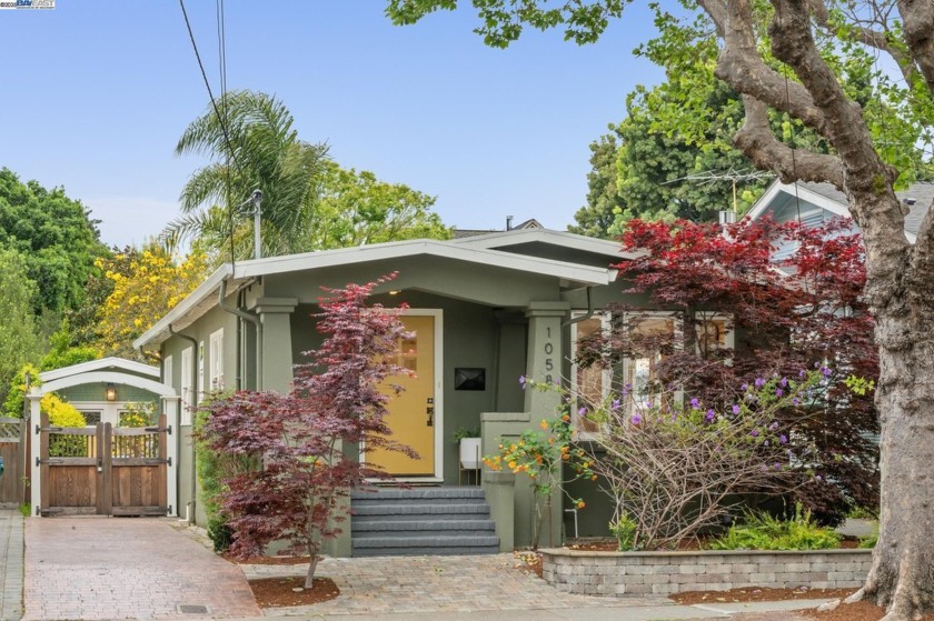 Enjoy the best of island living in Alameda's coveted Gold Coast - Beach Home for sale in Alameda, California on Beachhouse.com