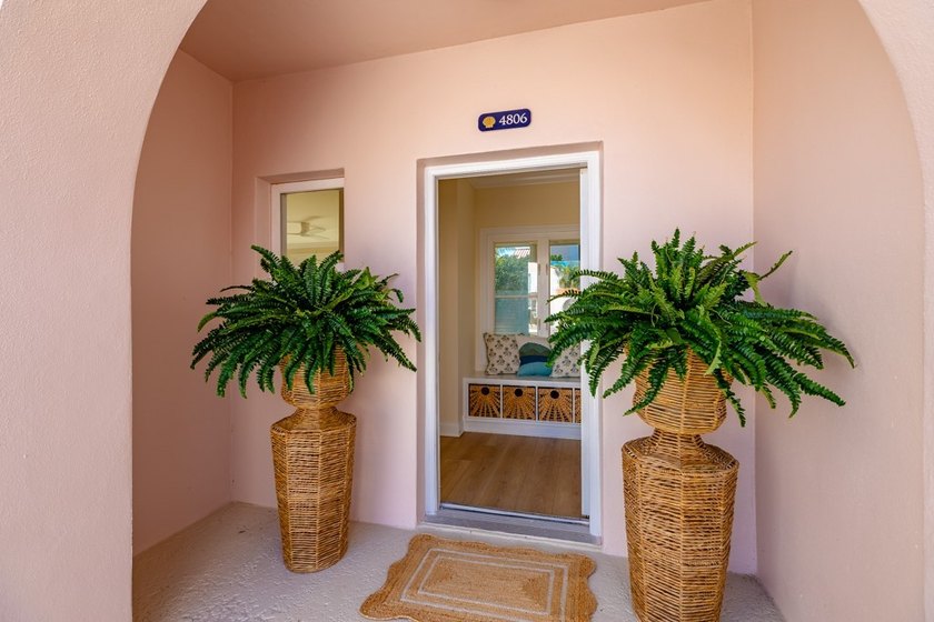 What a gorgeous renovation! Move in ready with the finest - Beach Townhome/Townhouse for sale in Vero Beach, Florida on Beachhouse.com