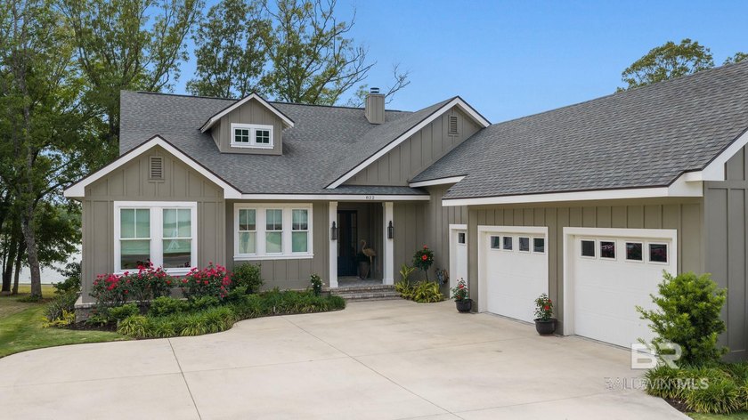 This stunning 3-bedroom, 3-bathroom custom residence boasts a - Beach Home for sale in Fairhope, Alabama on Beachhouse.com