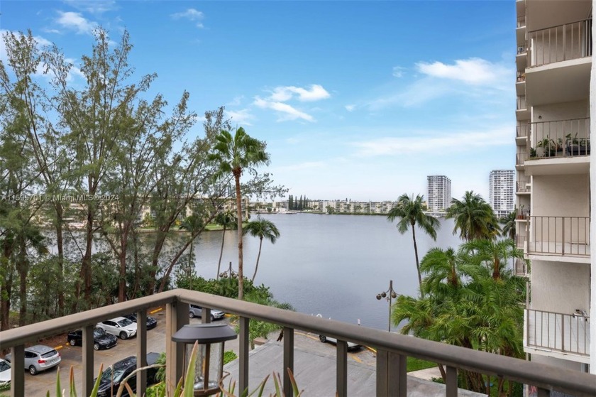 A beautiful 1-bedroom, 1.5-bath condo in the highly sought-after - Beach Condo for sale in Aventura, Florida on Beachhouse.com