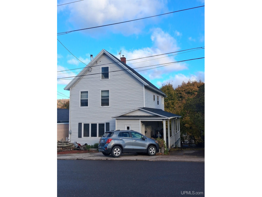This well-maintained 3-bedroom, 2-bath home in Houghton offers a - Beach Home for sale in Houghton, Michigan on Beachhouse.com
