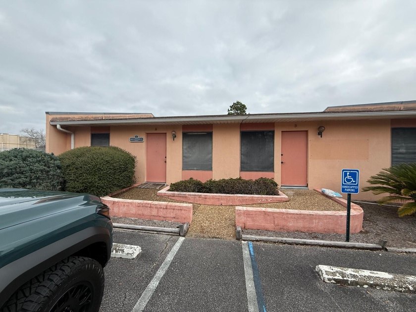 Prime office opportunity in Fort Walton Beach! Located at 1013 - Beach Condo for sale in Fort Walton Beach, Florida on Beachhouse.com