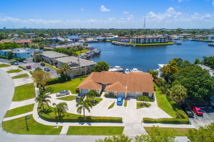CALLING ALL INVESTORS, LANDLORDS,  OWNERS & BOATERS, ''1'' OWNER - Beach Home for sale in North Palm Beach, Florida on Beachhouse.com