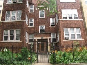 Large 2 Bedroom, Living room, Dinind room, 1Full Bathroom Condo - Beach Condo for sale in Chicago, Illinois on Beachhouse.com