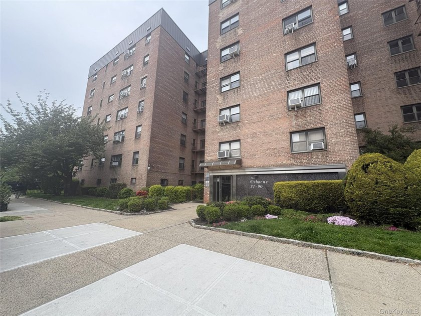 Sun-filled, spacious 1-bedroom co-op on the level above the - Beach Home for sale in Flushing, New York on Beachhouse.com