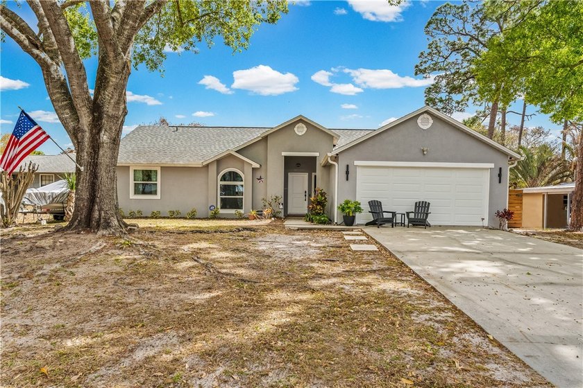 Nestled under towering oaks, this quaint home gives off - Beach Home for sale in Vero Beach, Florida on Beachhouse.com