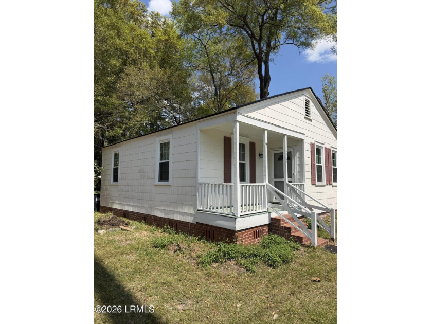 Great AFFORDABLE 2 bedroom older home with front porch, a mile - Beach Home for sale in Beaufort, South Carolina on Beachhouse.com