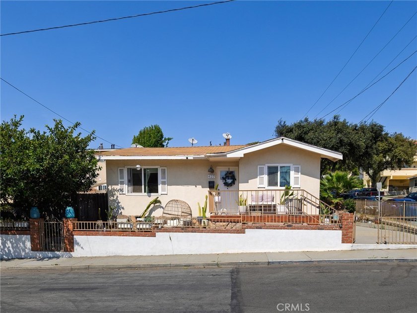 This versatile property offers a thoughtfully laid-out main - Beach Townhome/Townhouse for sale in El Segundo, California on Beachhouse.com