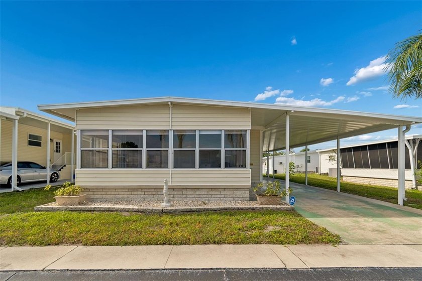 Welcome to easy Florida living in this beautifully updated - Beach Home for sale in Largo, Florida on Beachhouse.com